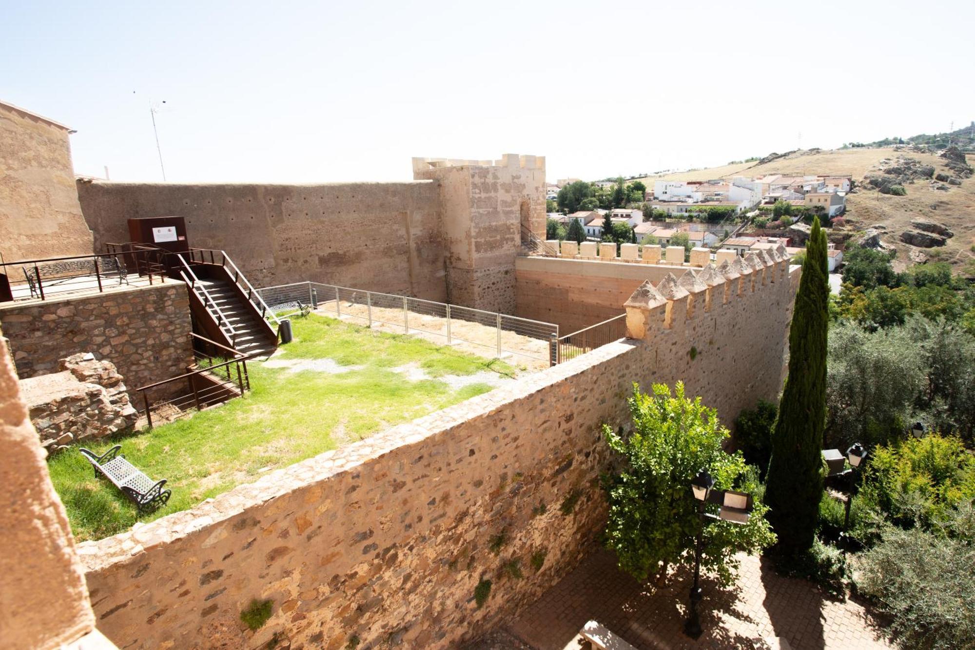 Apartamento Baluarte De Los Pozos Caceres Luaran gambar